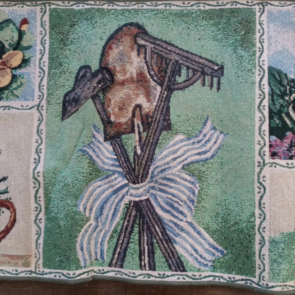 Spring/Easter Tapestry Table runner - Picture 6 of 10